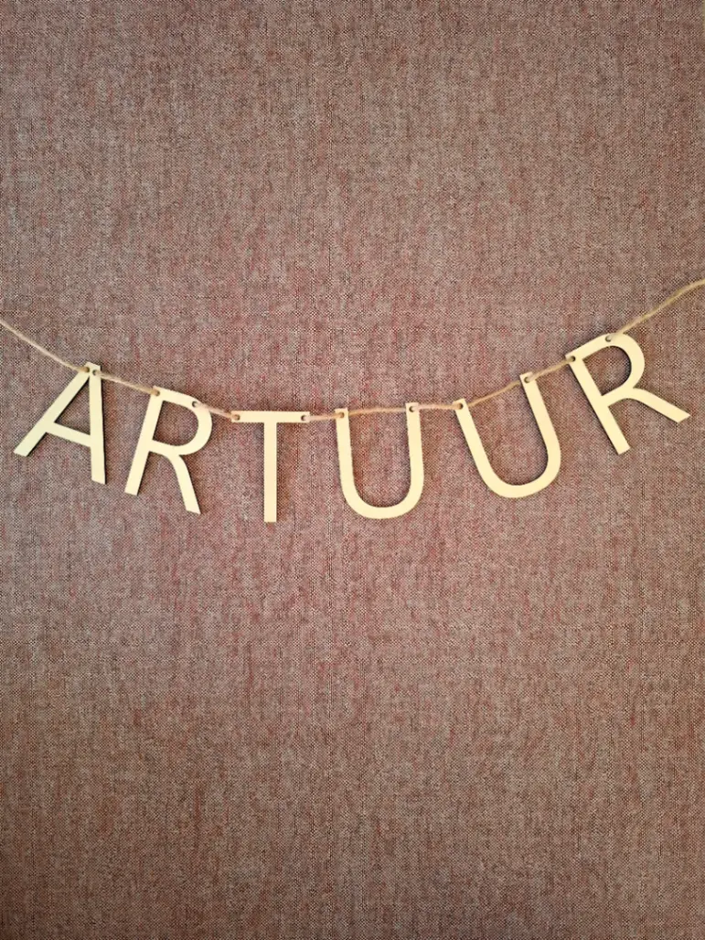 Wooden name garland 1