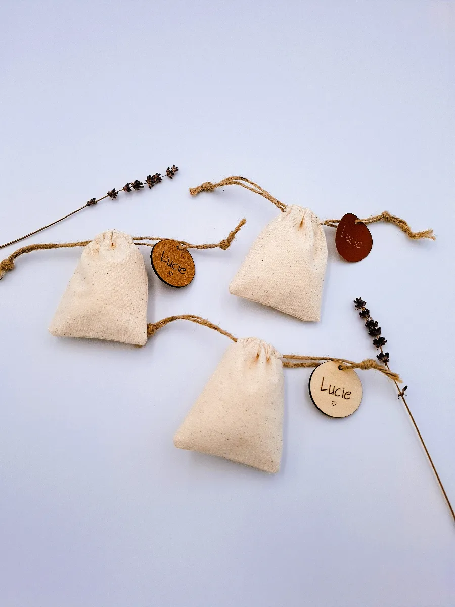 Name tags with or without pouch