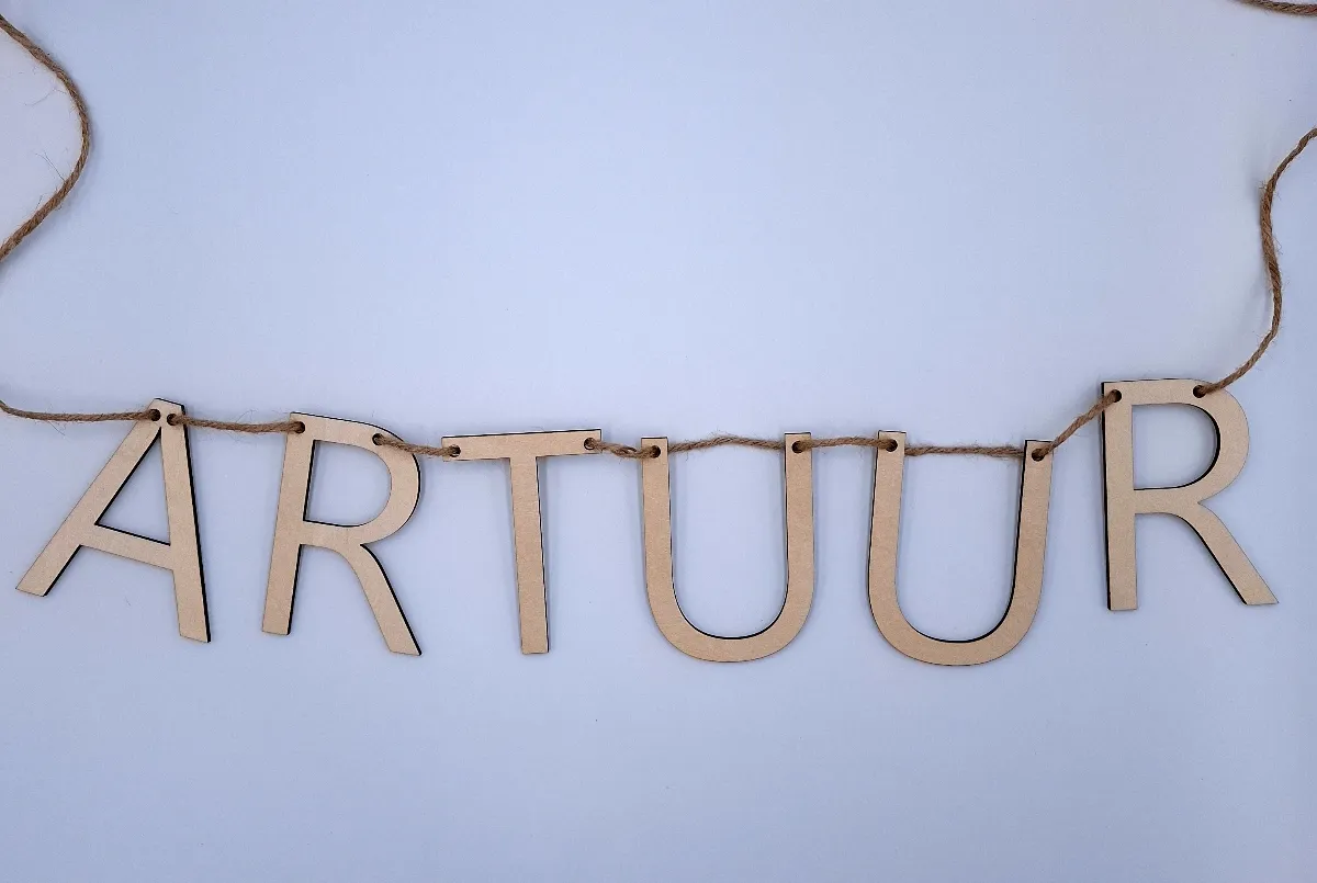 Wooden name garland 3